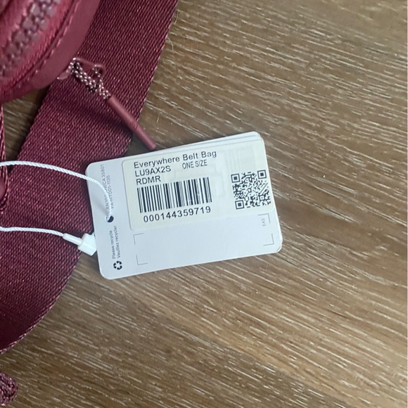 Lululemon Everywhere belt bag red merlot maroon red Fanny pack - Picture 4 of 7